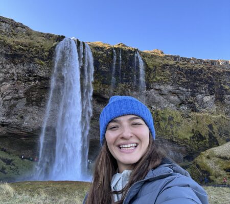 Fotografía de cascada en Islandia, viaje a Islandia con surfea por el mundo